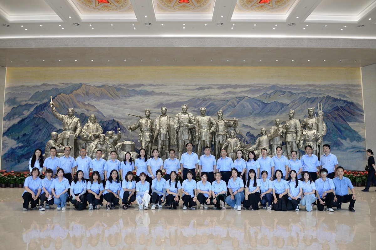 “铭记历史守初心，展望未来担使命” 纺科院党委开展主题党日活动