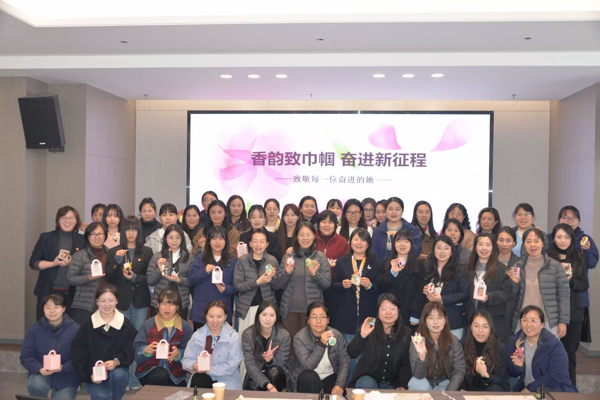 “香韵致巾帼 奋进新征程”——纺科院 举办三八妇女节主题手工活动